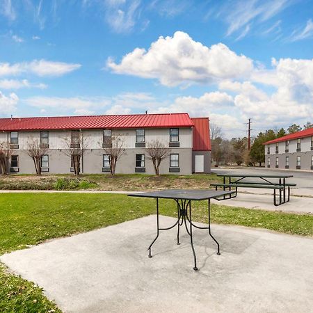 Red Roof Inn & Suites Newport News Esterno foto
