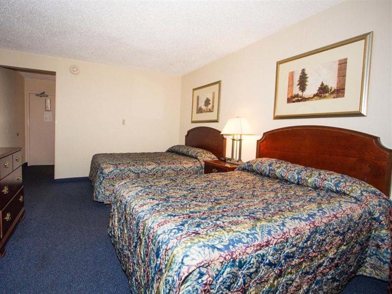Red Roof Inn & Suites Newport News Esterno foto
