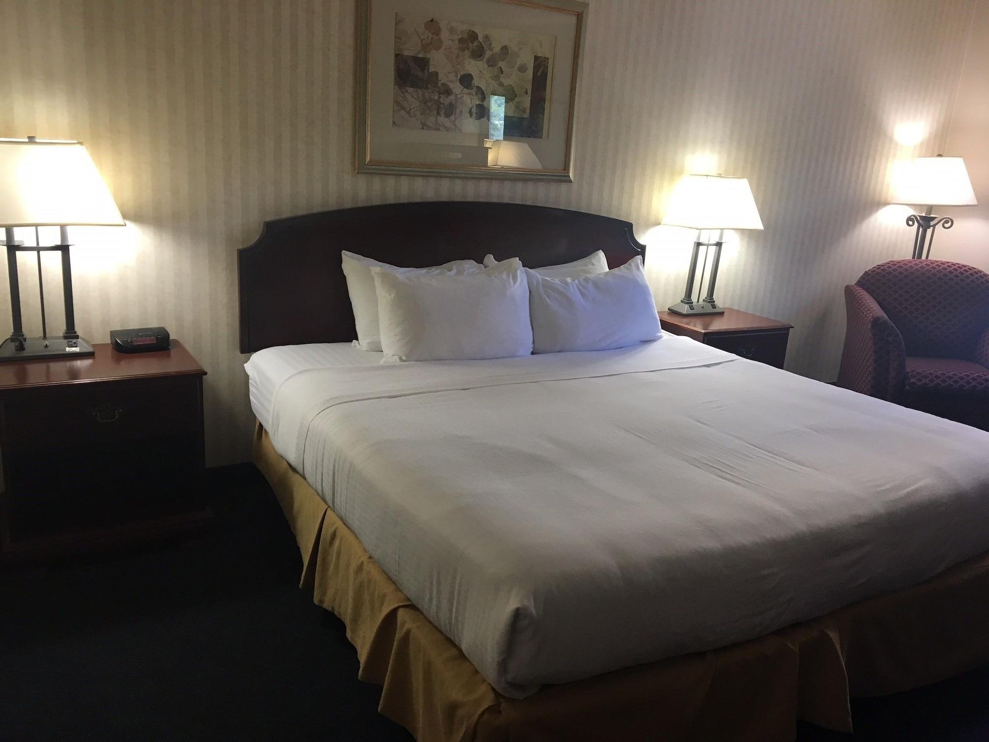 Red Roof Inn & Suites Newport News Esterno foto