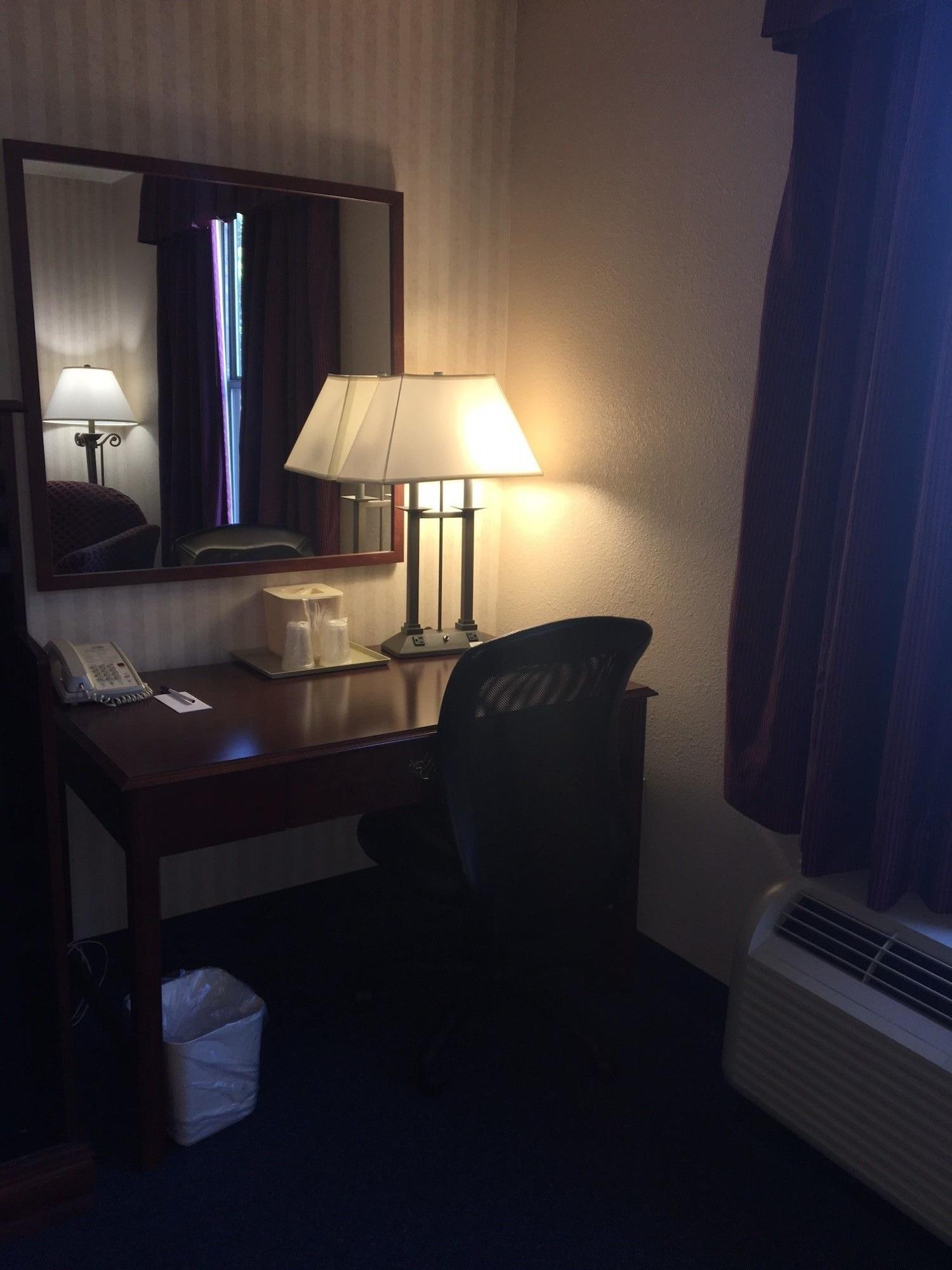 Red Roof Inn & Suites Newport News Esterno foto