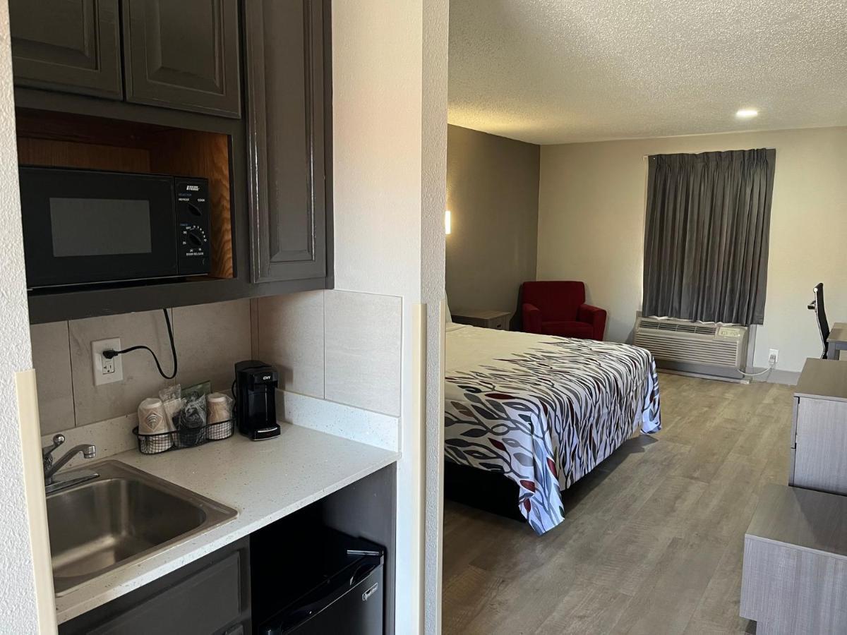Red Roof Inn & Suites Newport News Esterno foto