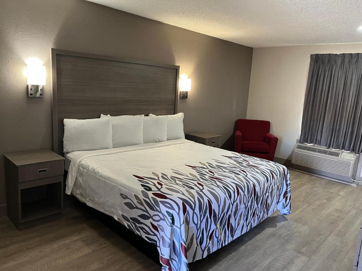 Red Roof Inn & Suites Newport News Esterno foto