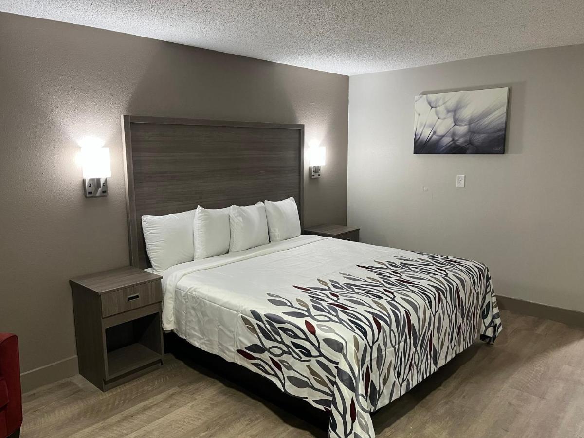 Red Roof Inn & Suites Newport News Esterno foto