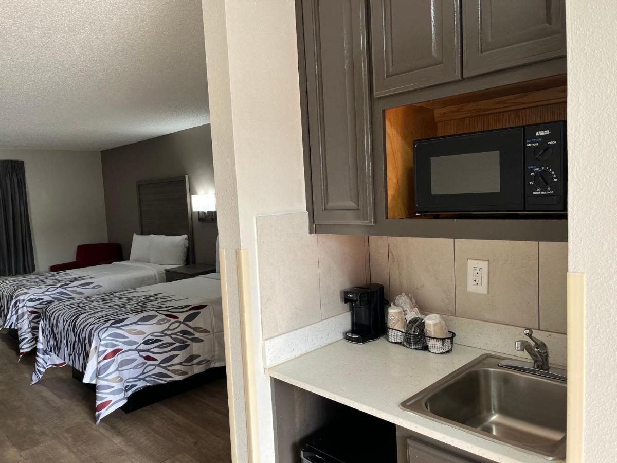 Red Roof Inn & Suites Newport News Esterno foto