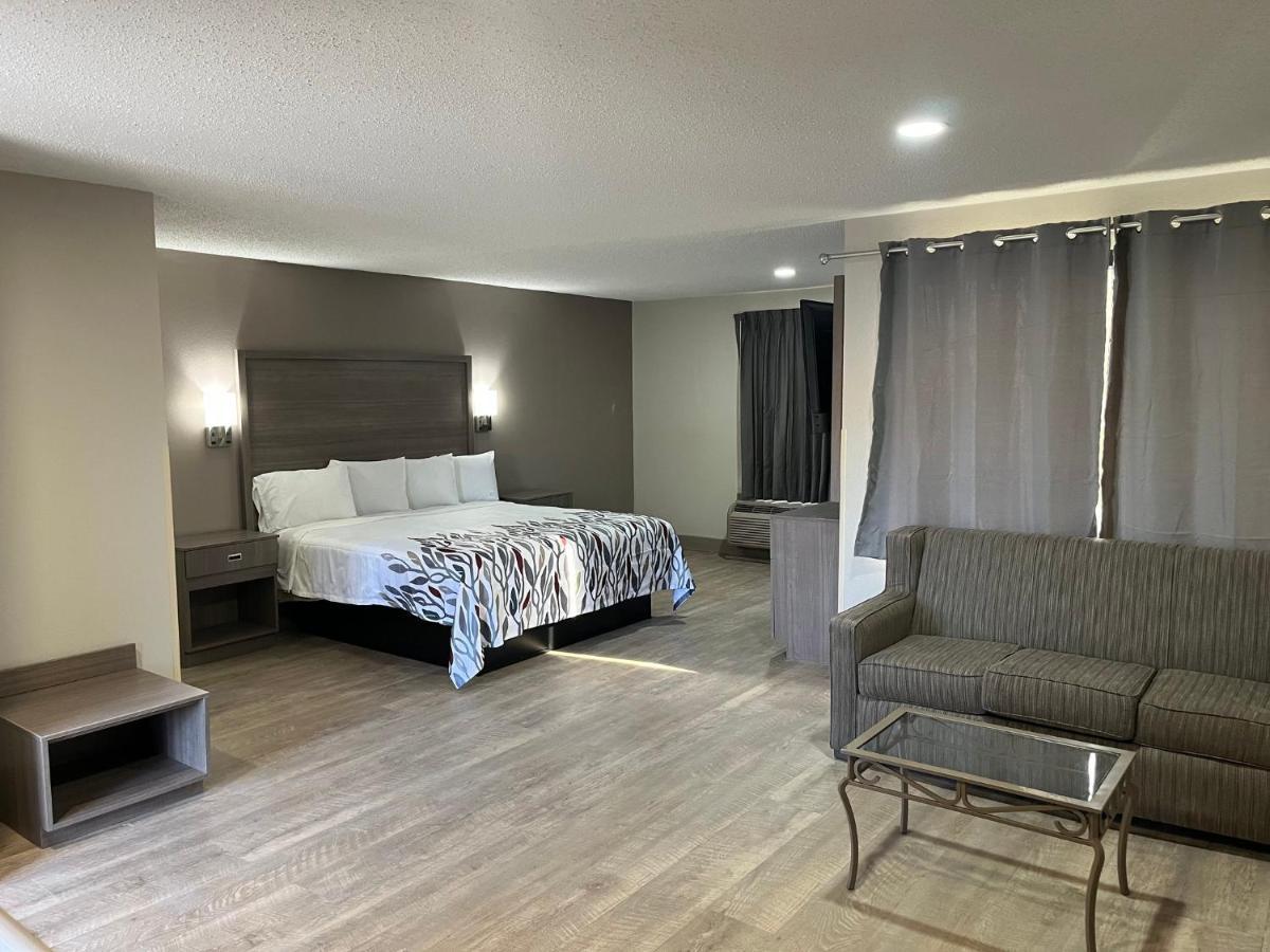 Red Roof Inn & Suites Newport News Esterno foto