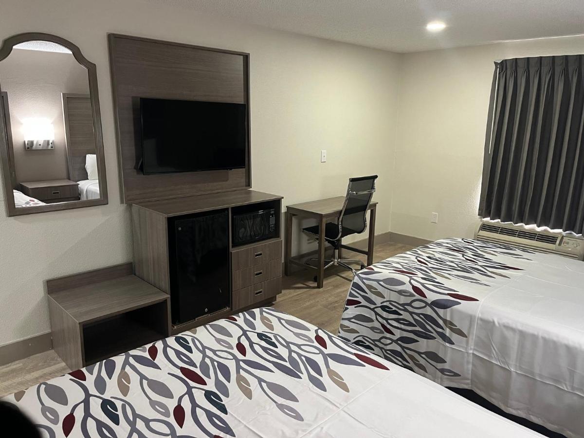 Red Roof Inn & Suites Newport News Esterno foto