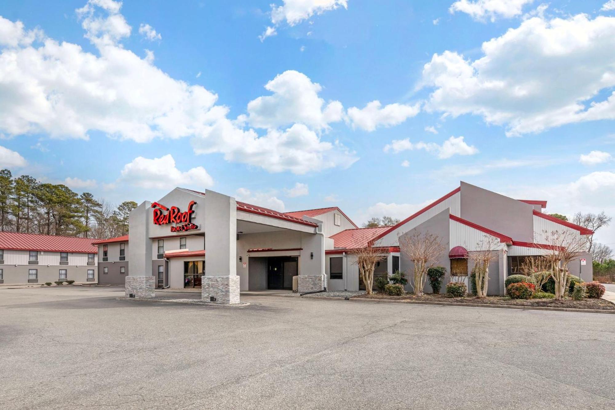 Red Roof Inn & Suites Newport News Esterno foto