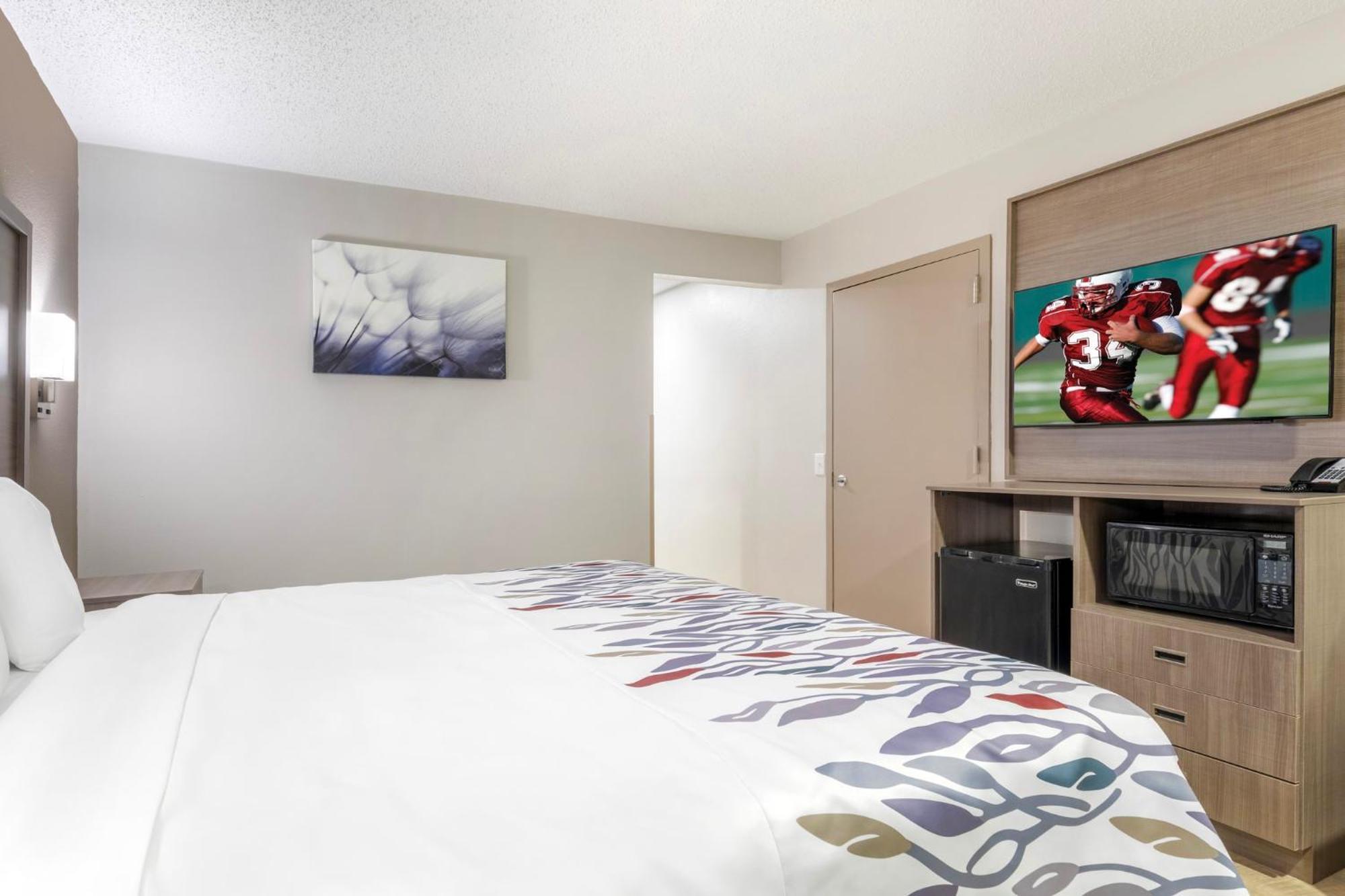 Red Roof Inn & Suites Newport News Esterno foto