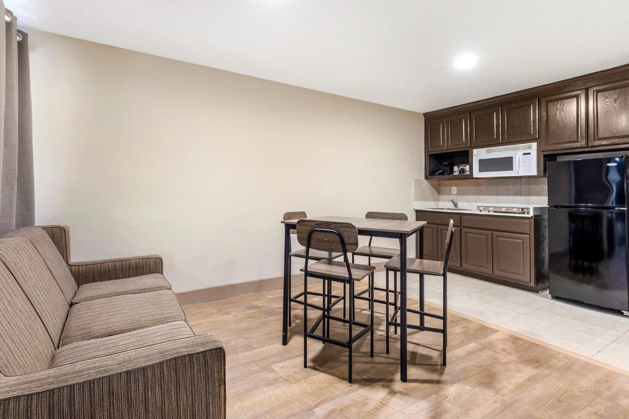 Red Roof Inn & Suites Newport News Esterno foto
