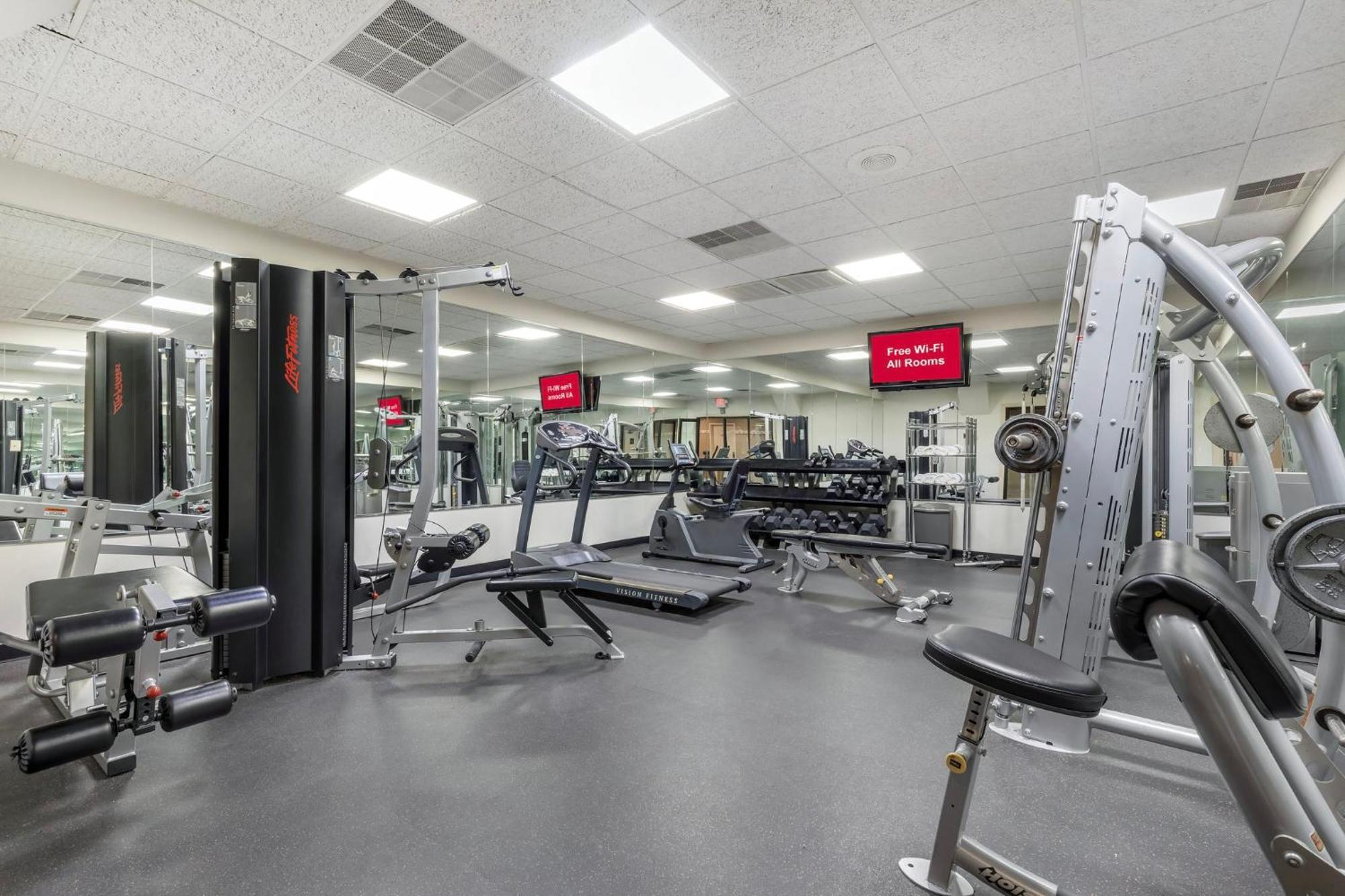 Red Roof Inn & Suites Newport News Esterno foto