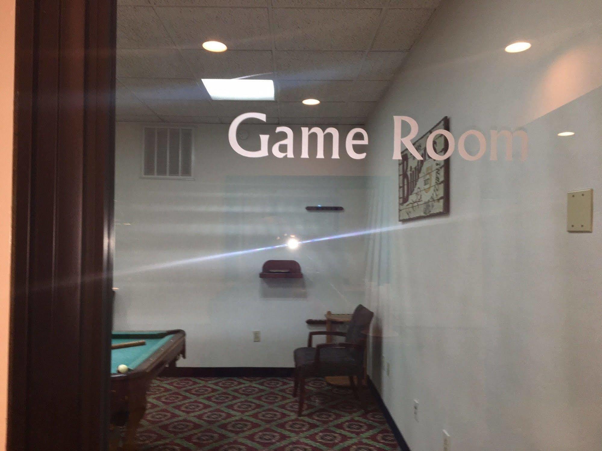 Red Roof Inn & Suites Newport News Esterno foto